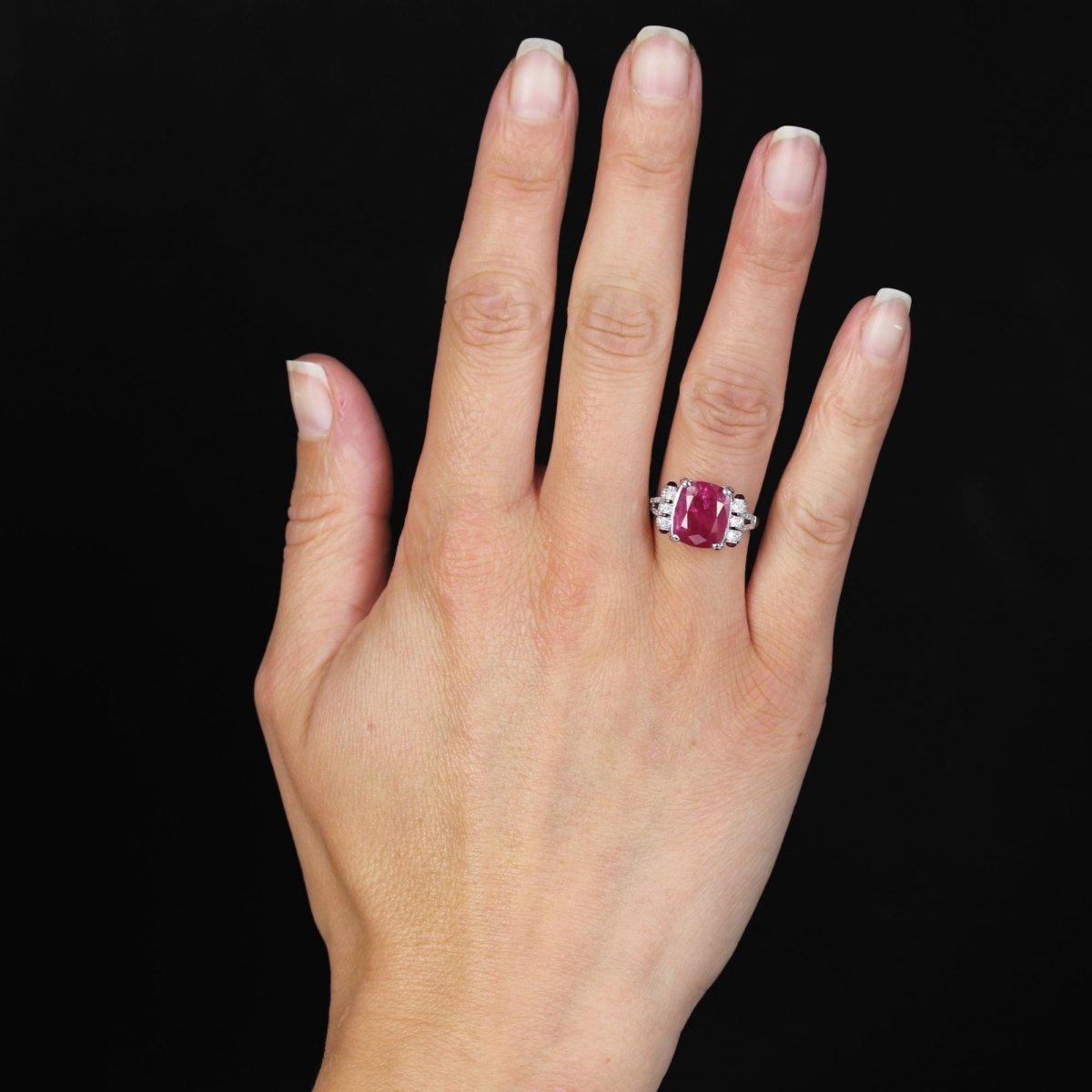 Bague Art Déco rubis et diamants en or blanc - Castafiore