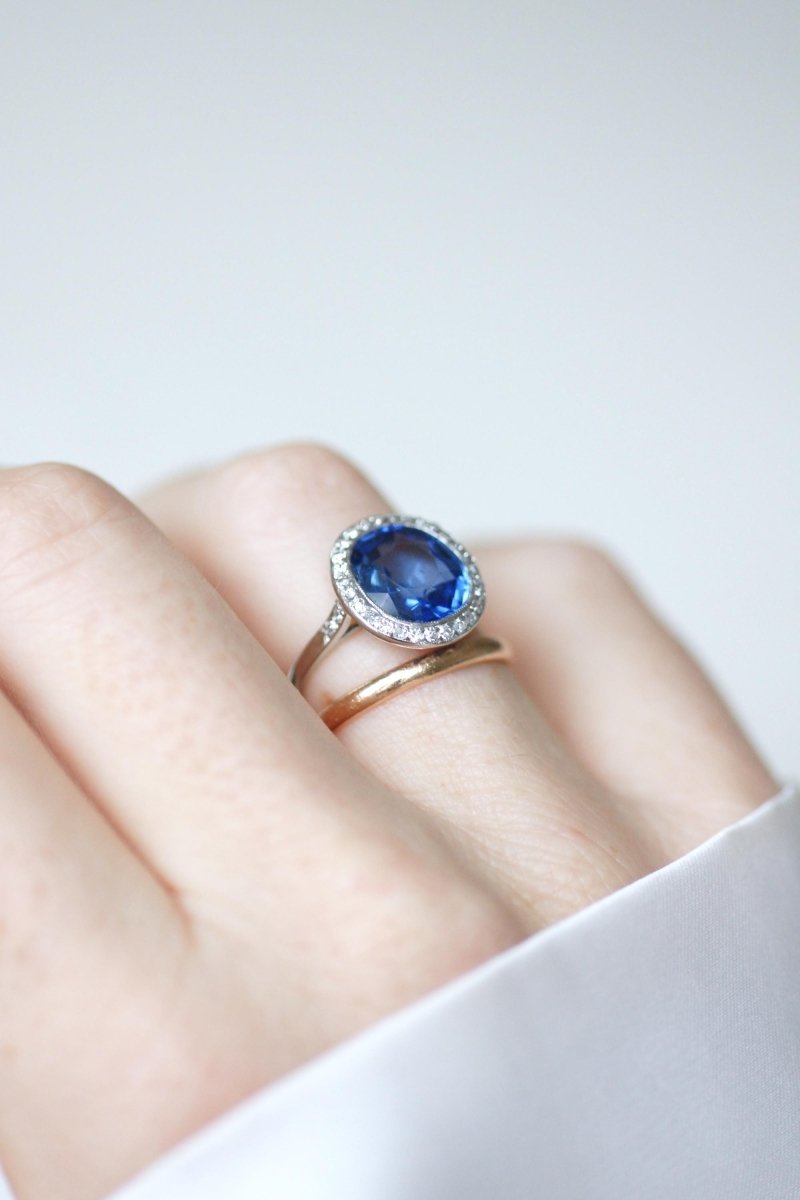 Bague Art Déco Saphir de Ceylan Non Chauffé 4,40 Cts et Diamants - Castafiore