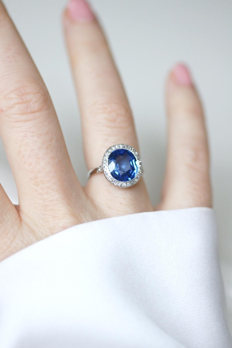 Bague Art Déco Saphir de Ceylan Non Chauffé 4,40 Cts et Diamants - Castafiore