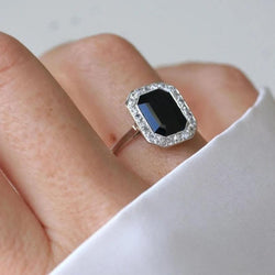 Bague Art Deco Saphir entourage Diamants - Castafiore