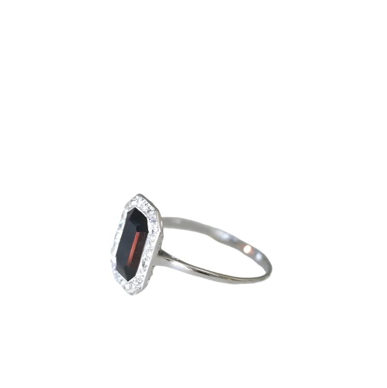 Bague Art Deco Saphir entourage Diamants - Castafiore