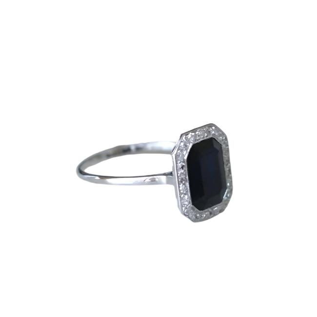 Bague Art Deco Saphir entourage Diamants - Castafiore