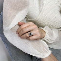 Bague Art Déco saphir et diamants en or et platine - Castafiore