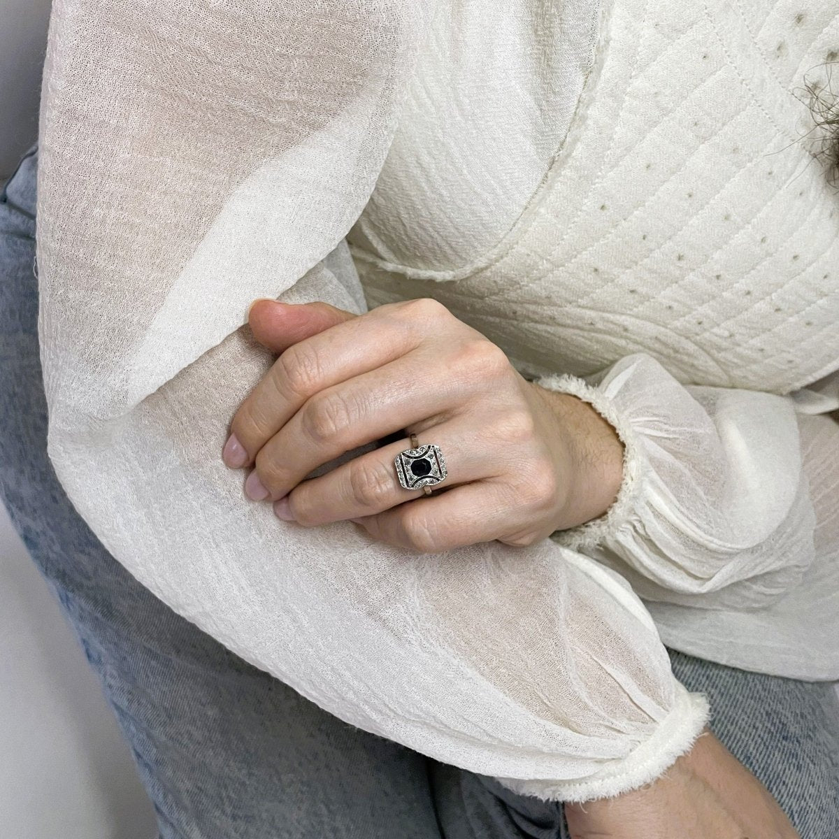 Bague Art Déco saphir et diamants en or et platine - Castafiore