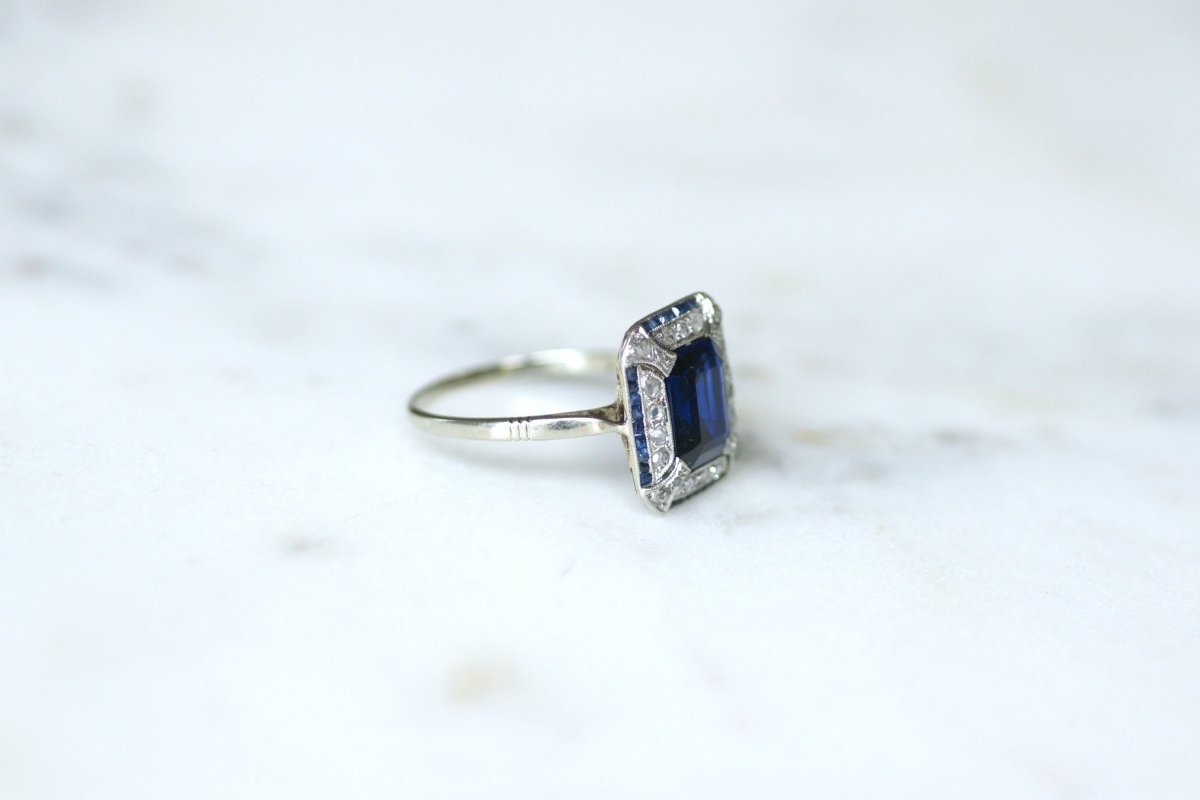 Bague Art Deco Saphir Synthétique Octogonale et Diamants - Castafiore