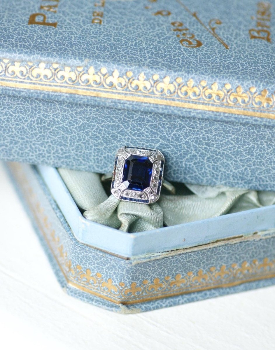Bague Art Deco Saphir Synthétique Octogonale et Diamants - Castafiore