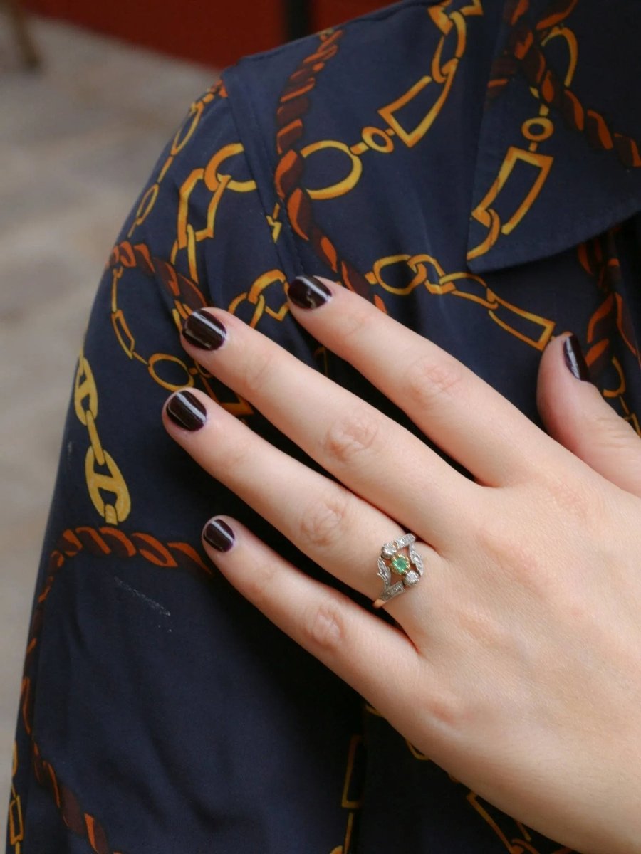 Bague Art Nouveau en or, diamants et émeraude - Castafiore