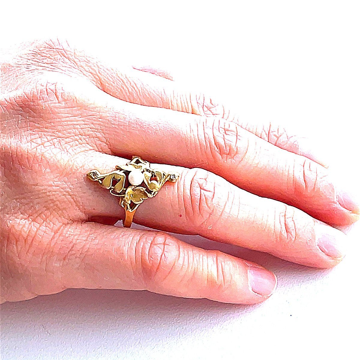 Bague ART NOUVEAU Marquise gravée en or jaune et perle - Castafiore