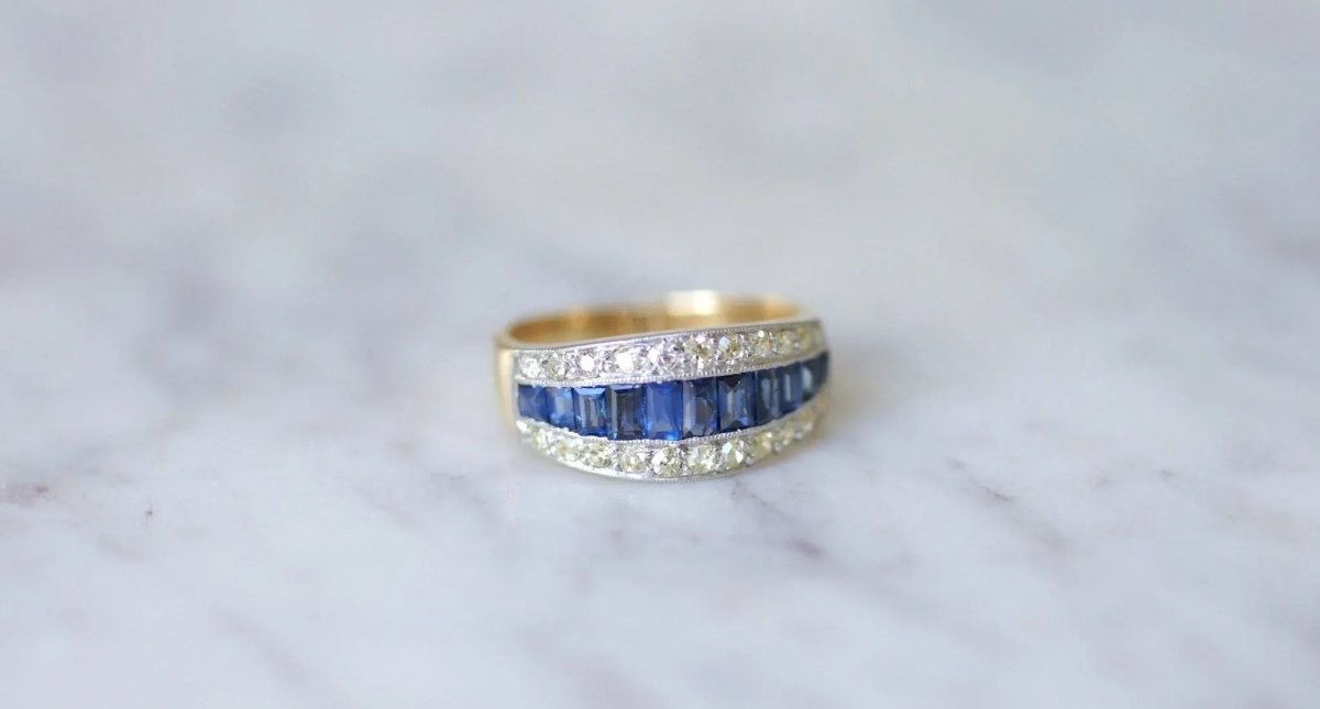 Bague Bandeau Art Deco Saphirs Calibrés et Diamants - Castafiore