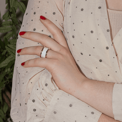 Bague Bandeau BULGARI "B.Zéero1" en or rose et céramique - Castafiore