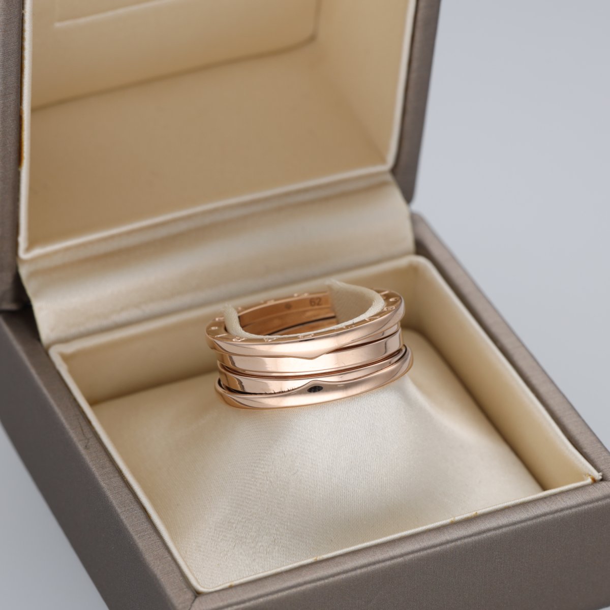 Bague Bandeau BULGARI "B.Zéro1" en or rose - Castafiore