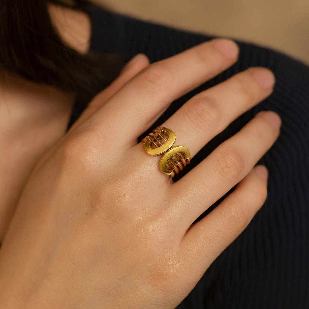 Bague Bandeau CARTIER "2C Trinity" en or blanc, or jaune et or rose - Castafiore