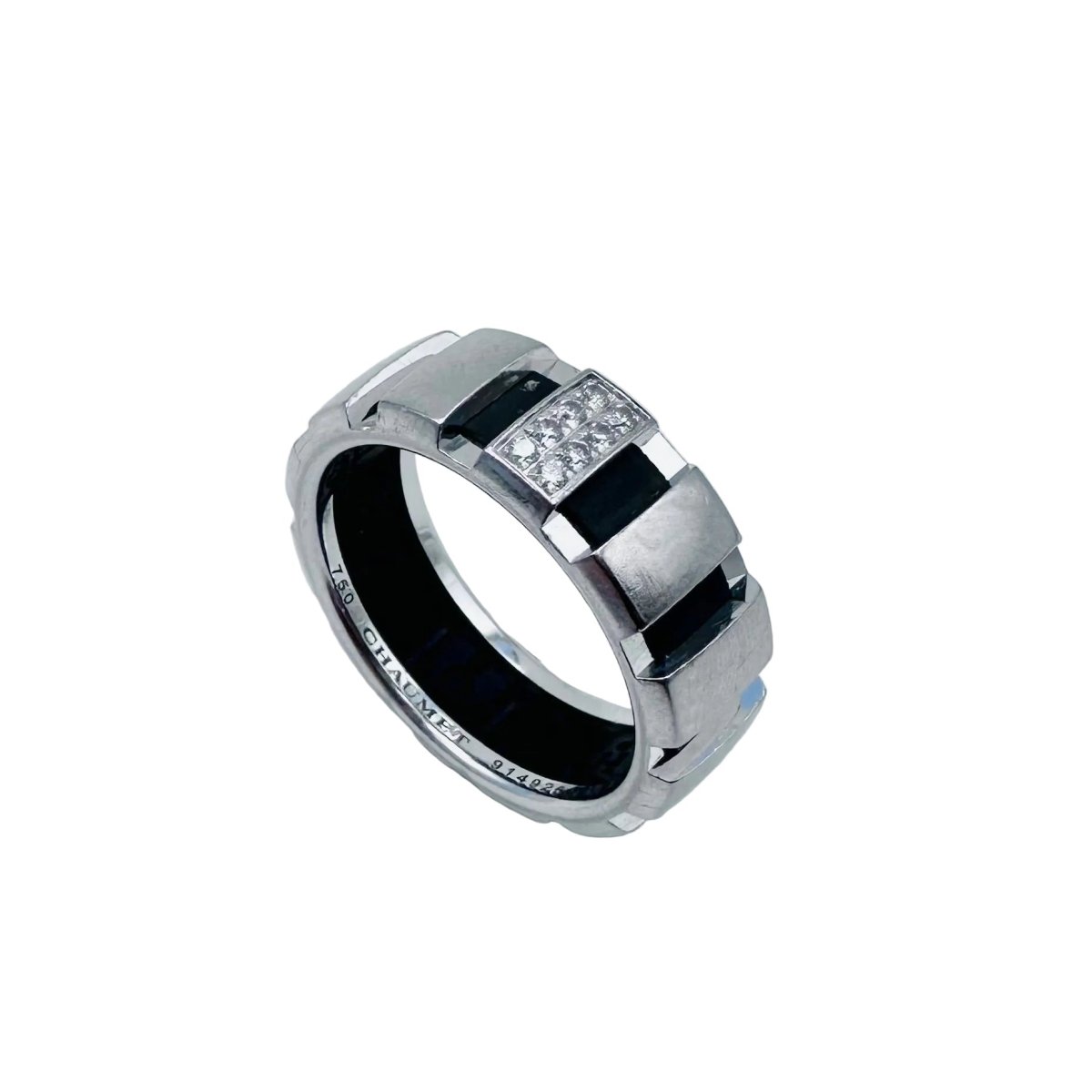 Bague Bandeau CHAUMET "Class One" en or blanc, diamants et caoutchouc - Castafiore