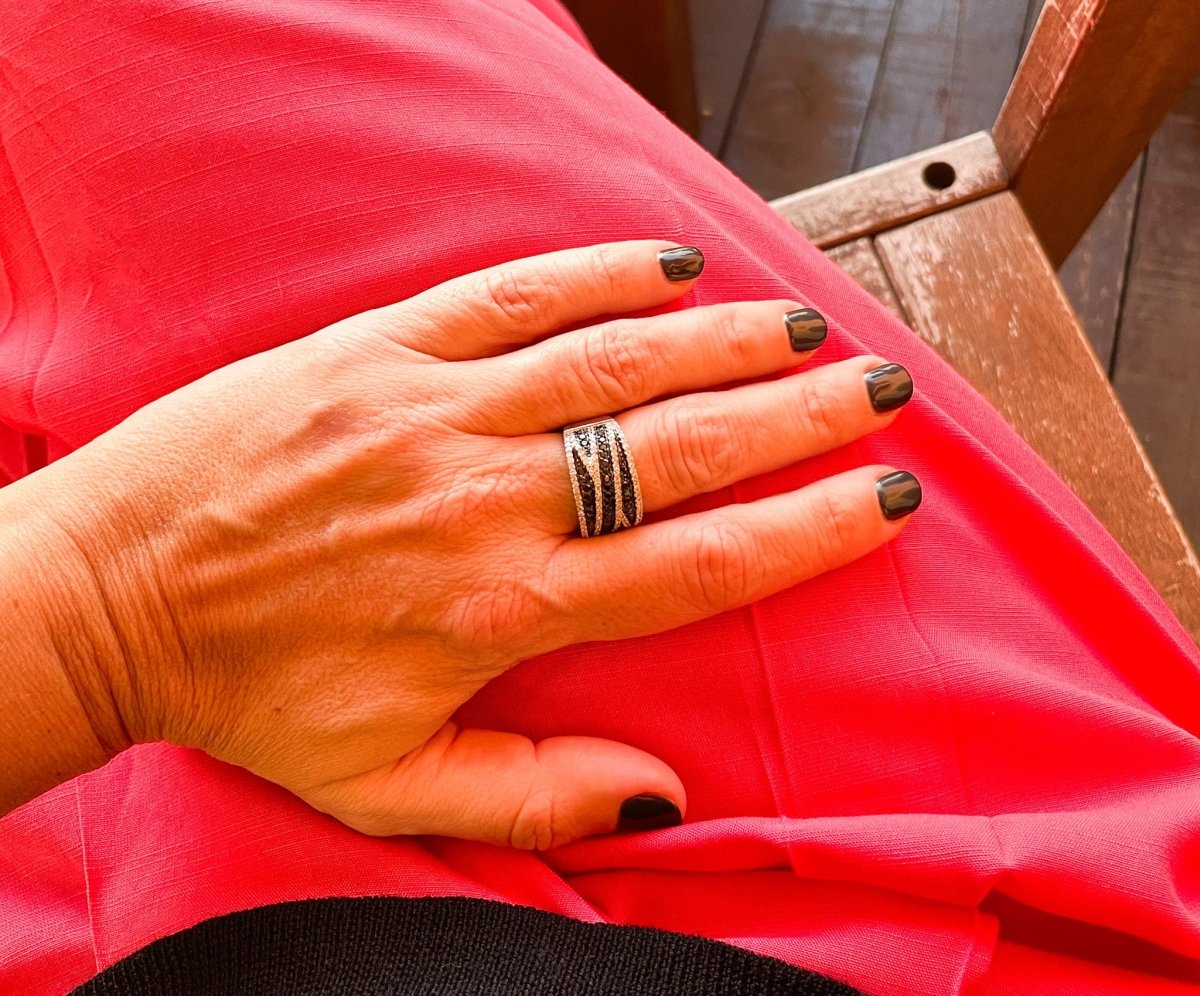 Bague bandeau diamants blancs et noirs