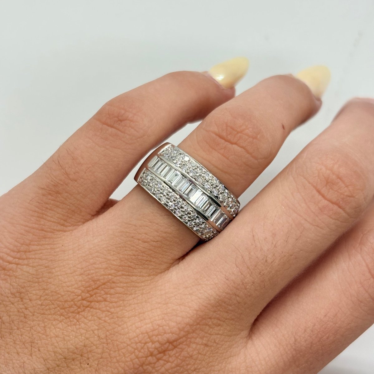 Bague Bandeau en or blanc et diamants - Castafiore