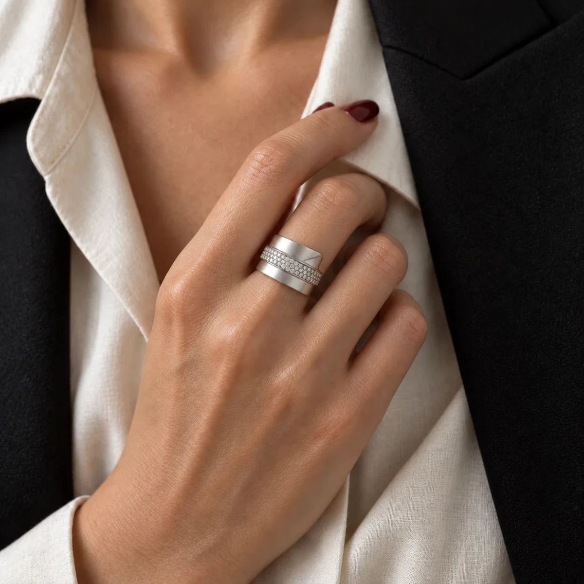 Bague Bandeau en or blanc et diamants - Castafiore