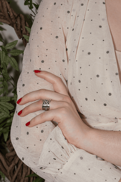 Bague Bandeau en or blanc et diamants - Castafiore