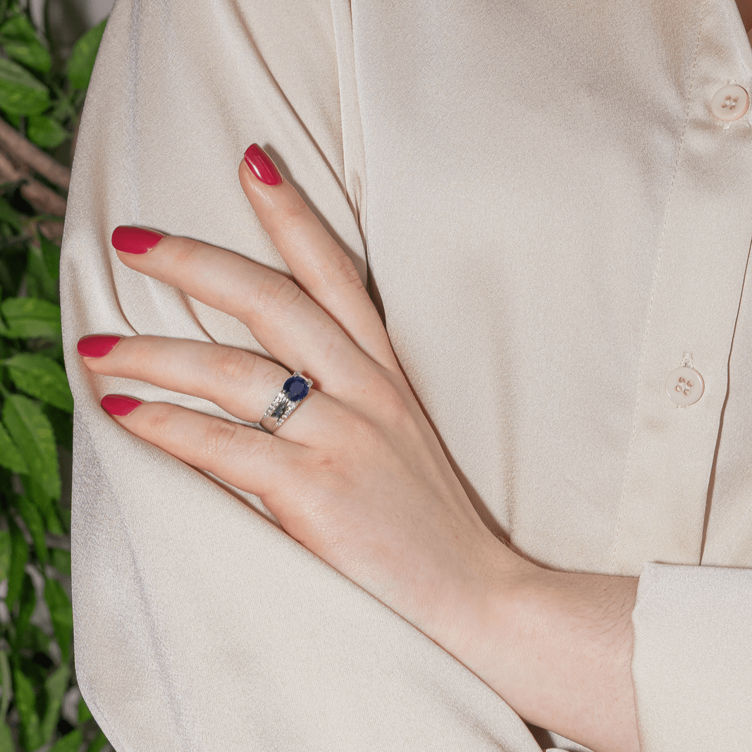 Bague Bandeau en or blanc, saphir et diamants - Castafiore