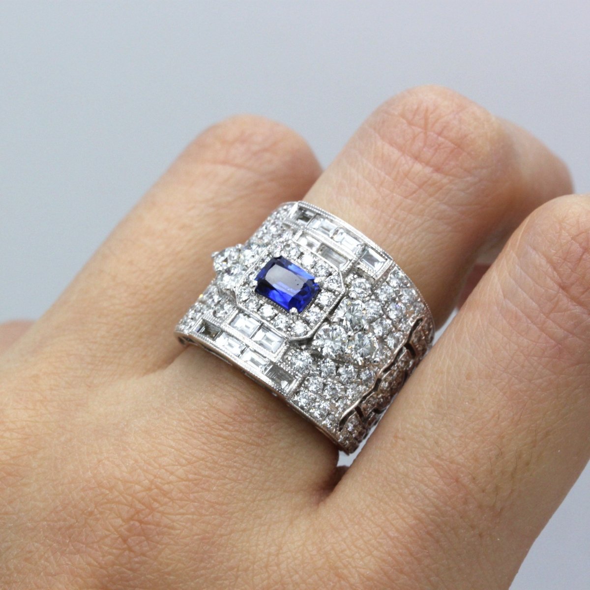 Bague Bandeau en or blanc, saphir et diamants - Castafiore