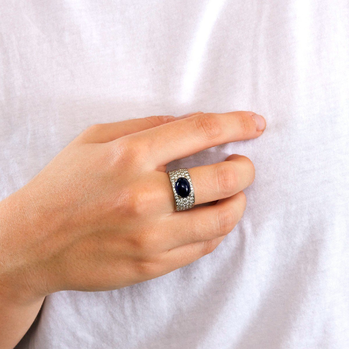 Bague Bandeau en or blanc, saphir et diamants - Castafiore