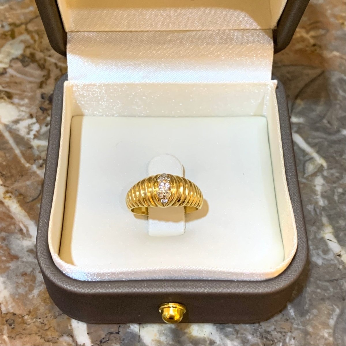 Bague Bandeau en or jaune et diamants - Castafiore