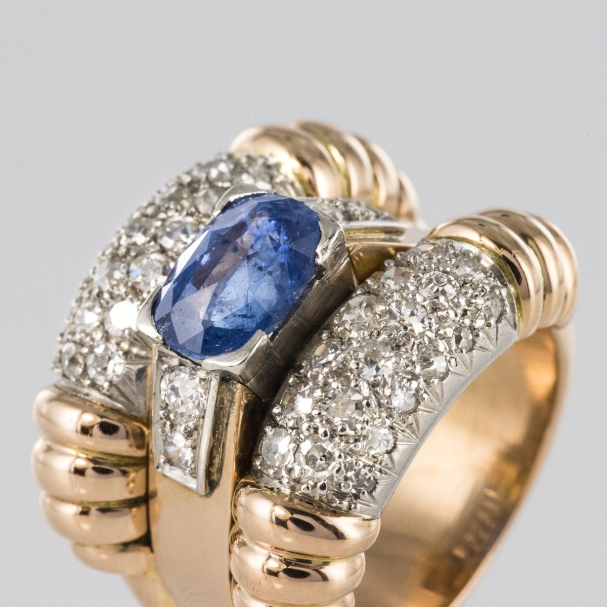 Bague Bandeau en or jaune et platine, saphir et diamants - Castafiore