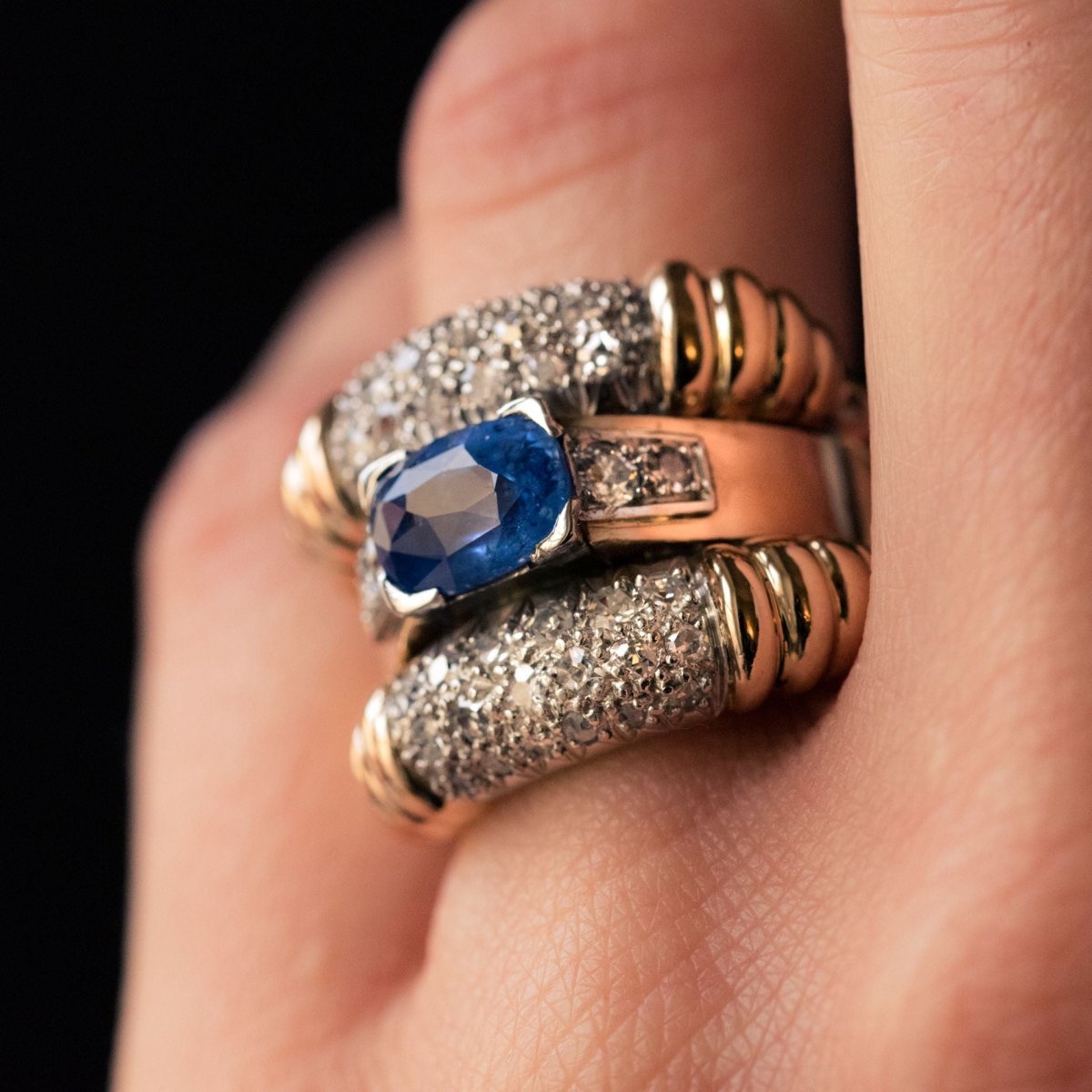 Bague Bandeau en or jaune et platine, saphir et diamants - Castafiore