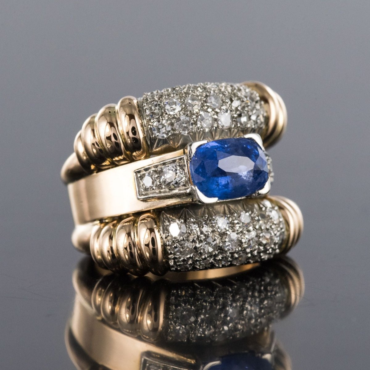 Bague Bandeau en or jaune et platine, saphir et diamants - Castafiore