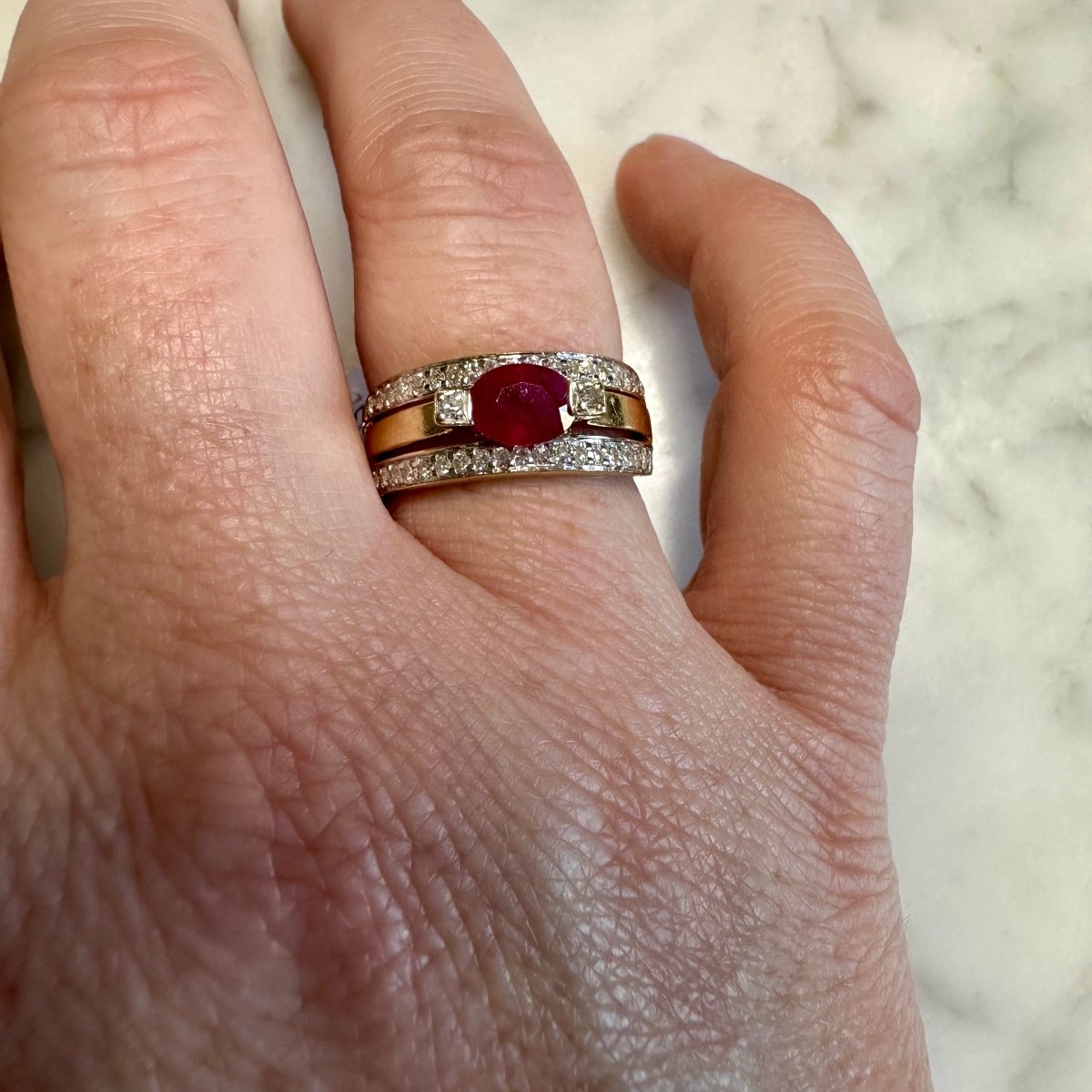 Bague Bandeau en or jaune, or blanc, rubis et diamants - Castafiore