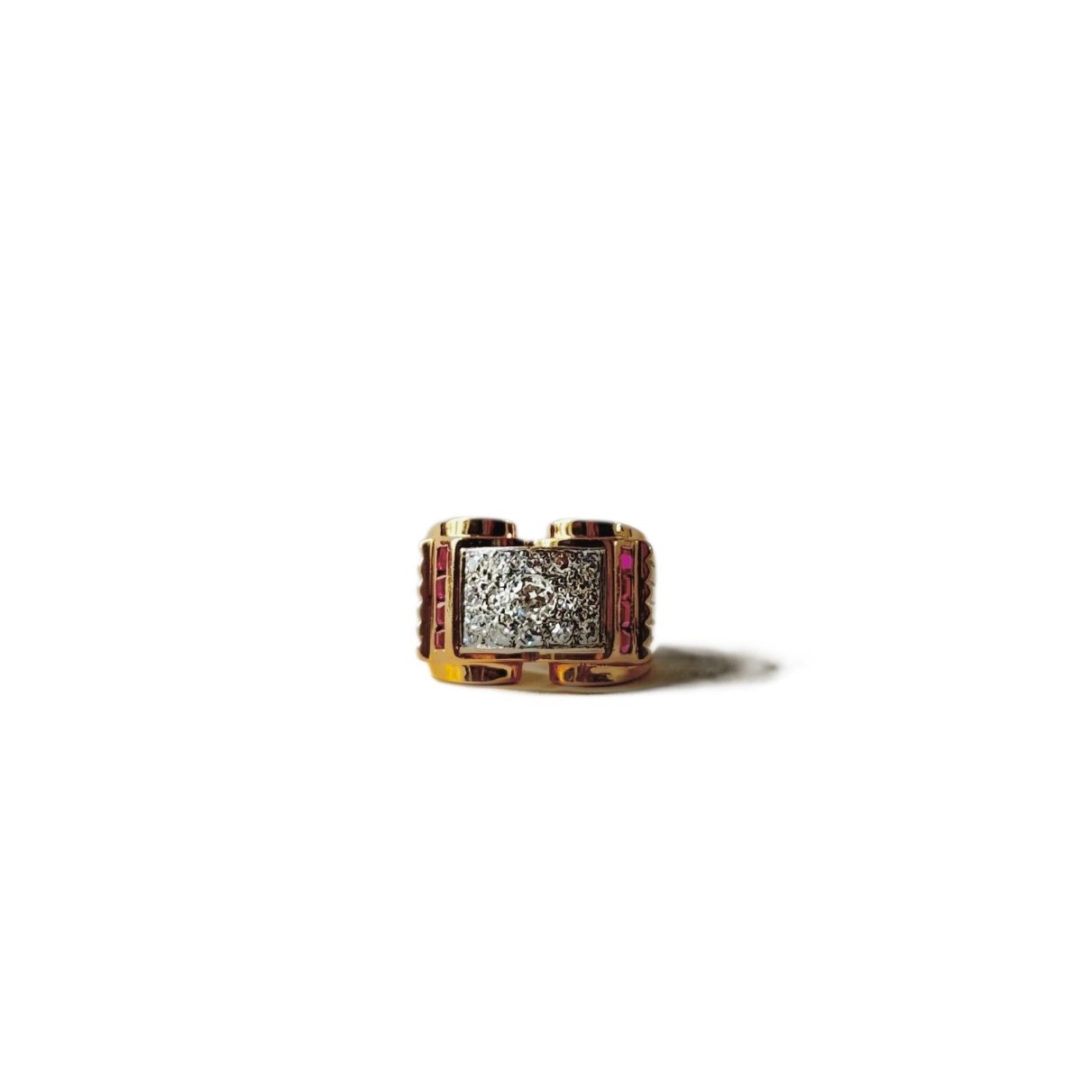 Bague Bandeau en or jaune, platine, rubis et diamants - Castafiore