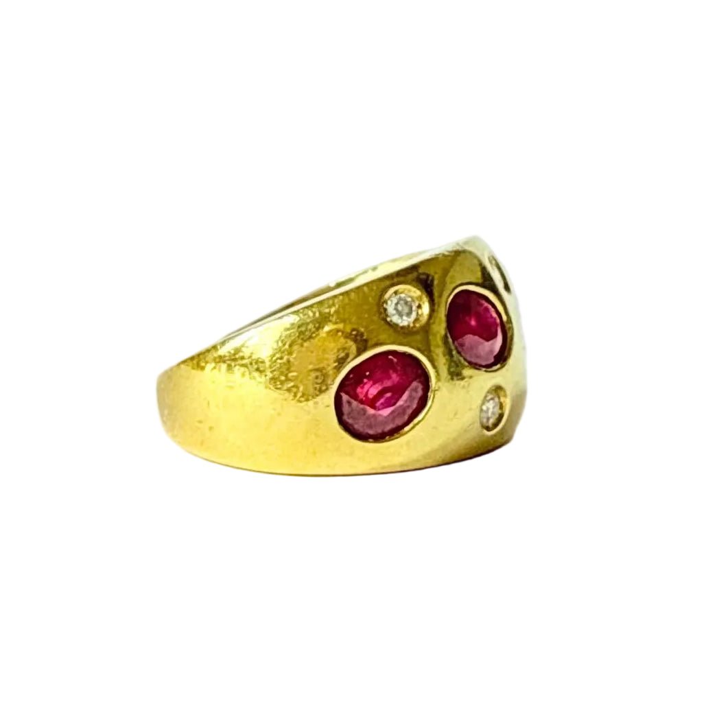 Bague Bandeau en or jaune, rubis et diamants - Castafiore