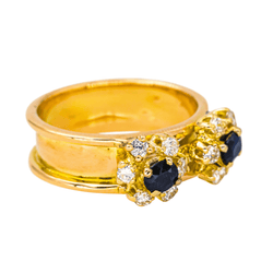 Bague Bandeau en or jaune, saphirs et diamants - Castafiore