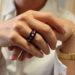 Bague Bandeau en or rose, diamant, saphir et onyx - Castafiore