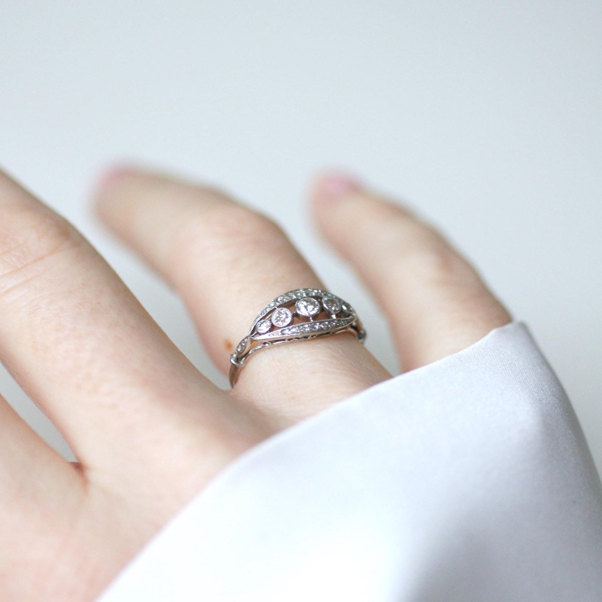 Bague Bandeau en platine et diamants - Castafiore