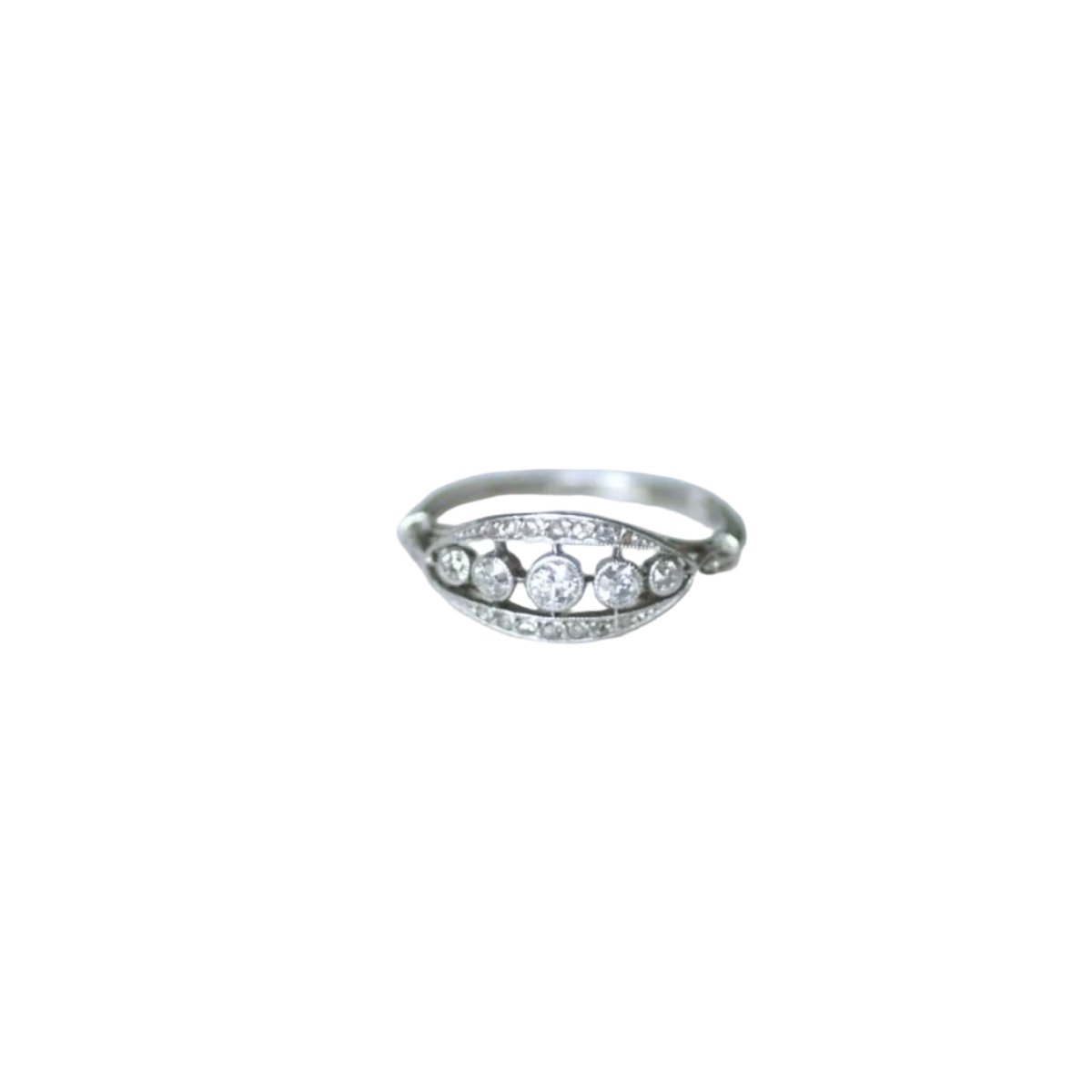 Bague Bandeau en platine et diamants - Castafiore