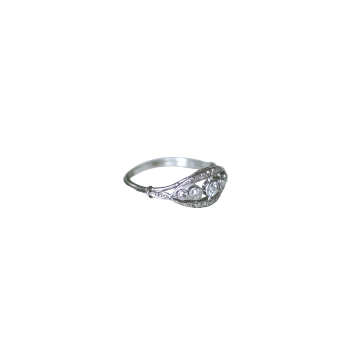 Bague Bandeau en platine et diamants - Castafiore