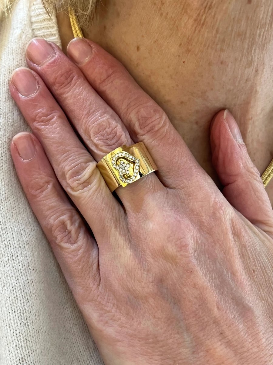 Bague Bandeau Légendes O.J. Perrin Cœur Diamants Or Jaune 18 Carats - Castafiore
