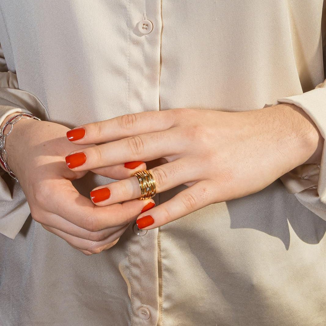 Bague Bandeau OMEGA "Ladymatic" en or jaune et diamants - Castafiore