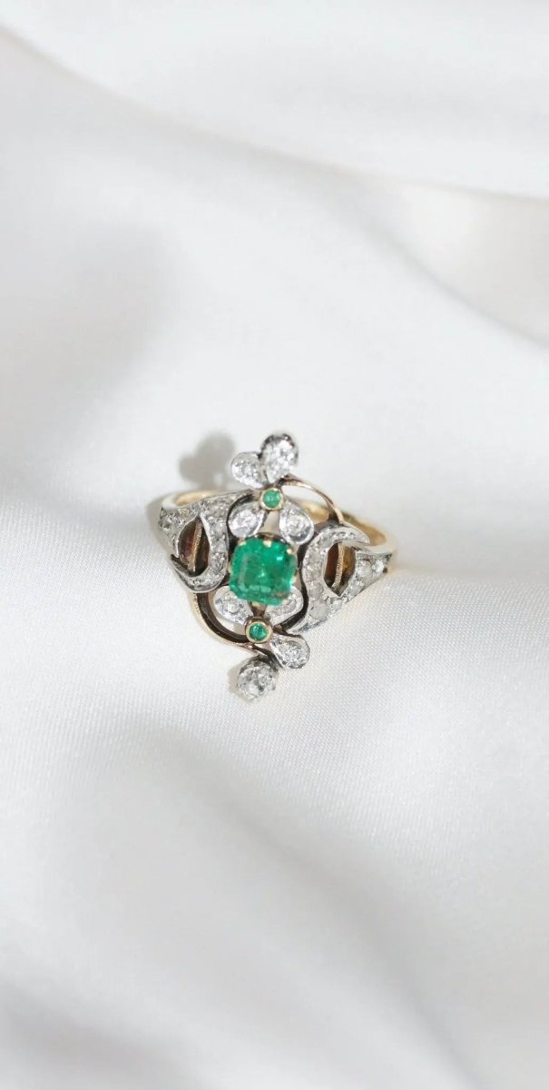 Bague Belle Epoque fleur émeraude et diamant - Castafiore