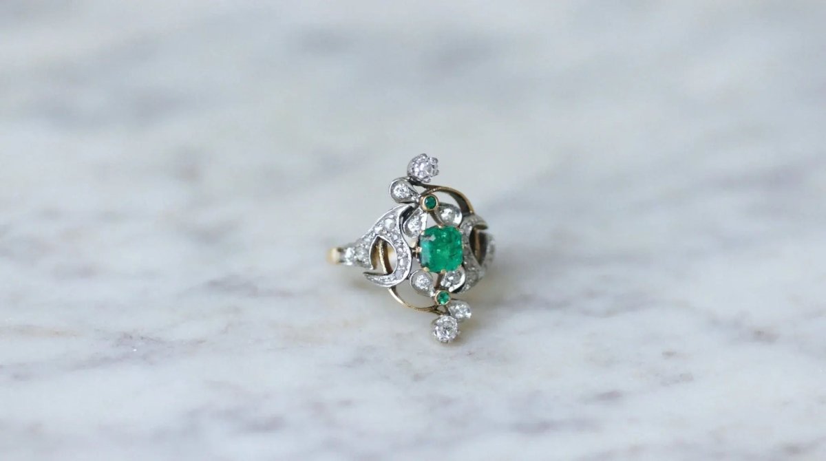 Bague Belle Epoque fleur émeraude et diamant - Castafiore