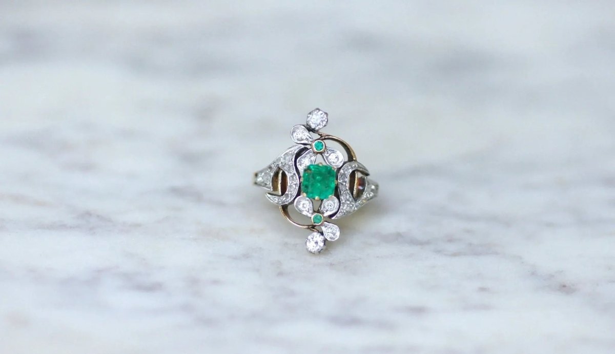 Bague Belle Epoque fleur émeraude et diamant - Castafiore