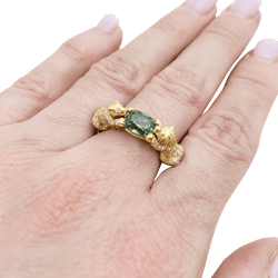 Bague BIBI VAN DER VELDEN "Family Crest Lion" en or jaune, saphir et diamants - Castafiore