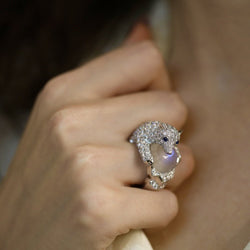 Bague Boucheron " Collection animaux Ours Nanook" de 2021 avec Diamants, pierre de lune en Or gris 18k. Taille 52. Full set - Castafiore