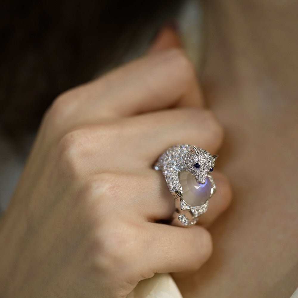 Bague Boucheron " Collection animaux Ours Nanook" de 2021 avec Diamants, pierre de lune en Or gris 18k. Taille 52. Full set - Castafiore