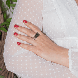 Bague BOUCHERON "Godron" en or blanc et onyx - Castafiore