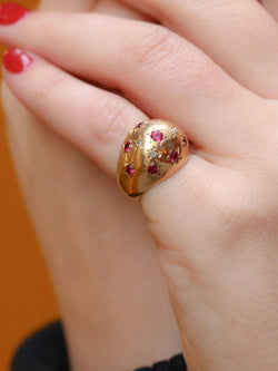 Bague boule vintage en or jaune, rubis et diamants - Castafiore