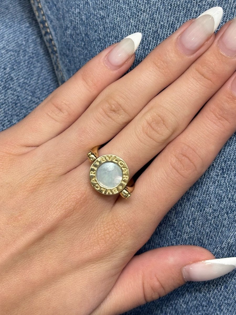 Bague Bulgari Réversible or jaune nacre et onyx - Castafiore