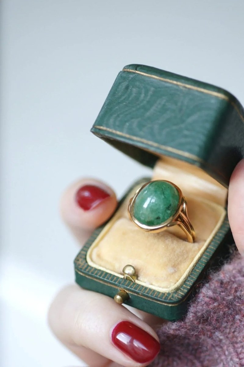 Bague cabochon d'émeraude sur or jaune - Castafiore