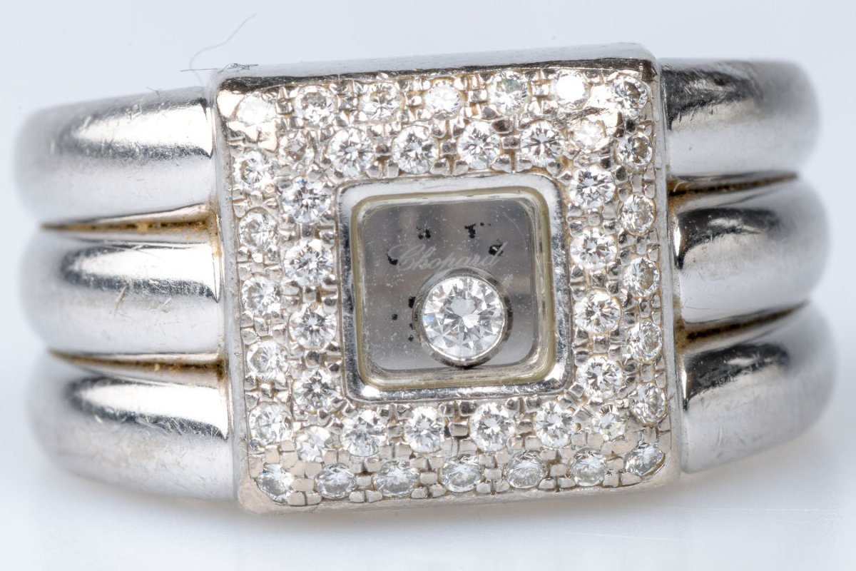 Bague carré de la maison Chopard, en or blanc 18 carats, ornée de 45 diamants - Castafiore