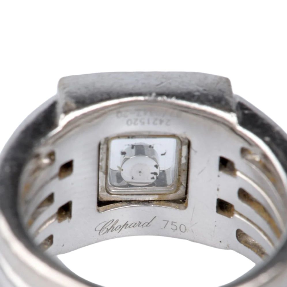 Bague carré de la maison Chopard, en or blanc 18 carats, ornée de 45 diamants - Castafiore